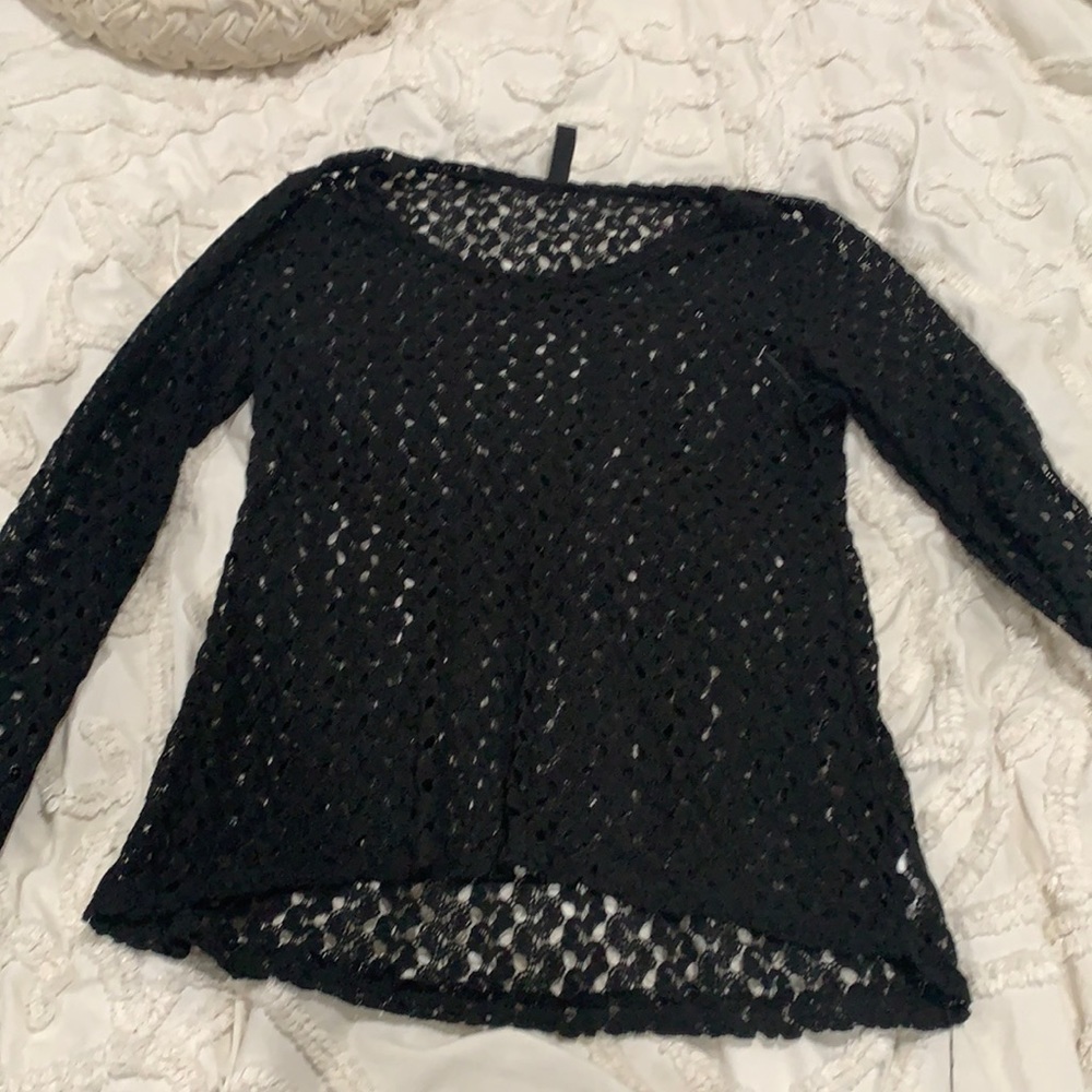 Nollie black long sleeve top. Great beach coverup